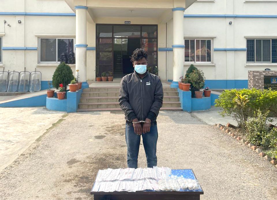 चाँदीको गरगहनासहित भारतीय नागरिक पक्राउ