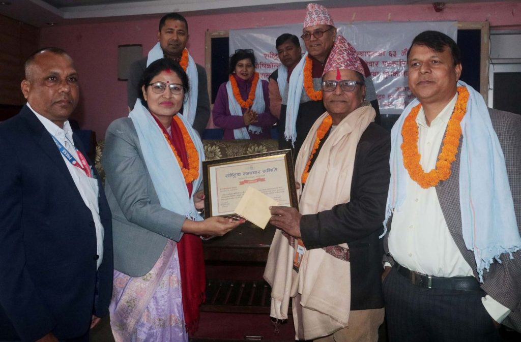 मनोज दाहाललाई उत्कृष्ट राससकर्मी पुरस्कार