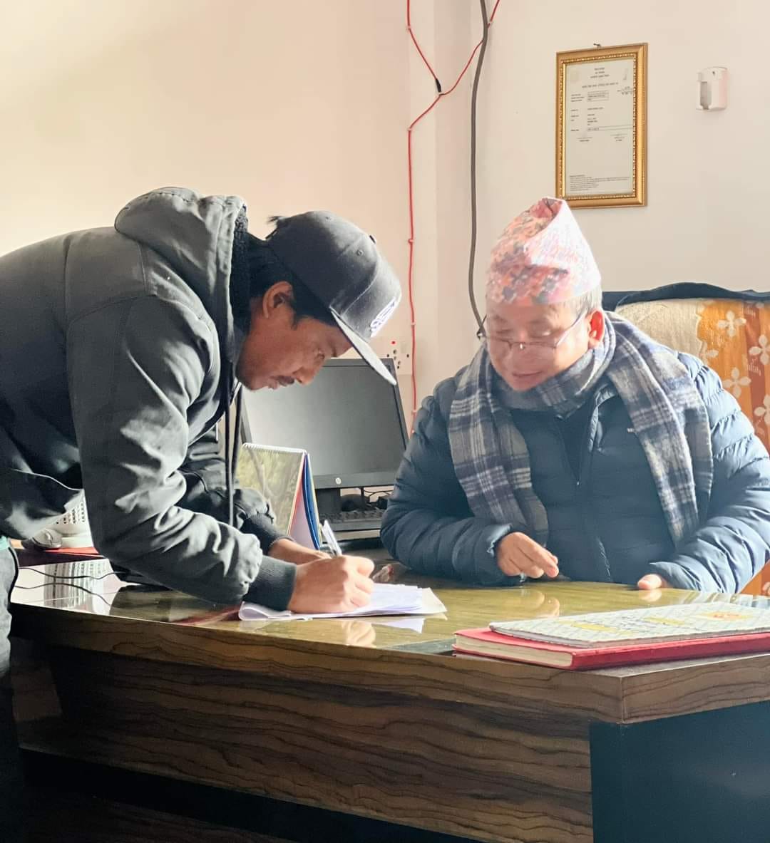 निर्देशक बस्नेतले दिए स्वास्थ्य संस्थालाई जग्गा