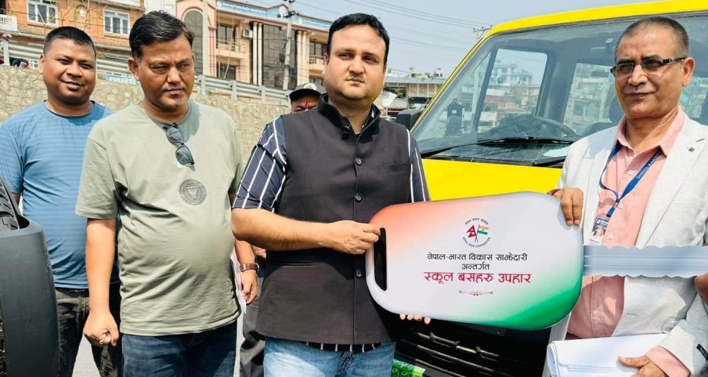 भारतीय दूतावासको सहयोगमा बुढीगंगाका दुई विद्यालय प्राप्त गरे स्कुल बस