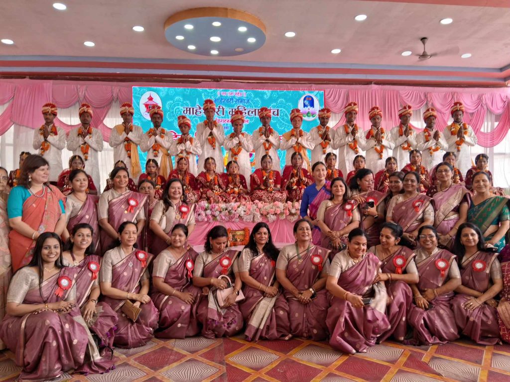 एकै मञ्चमा पन्ध्र जोडीले गरे सामुहिक विवाह