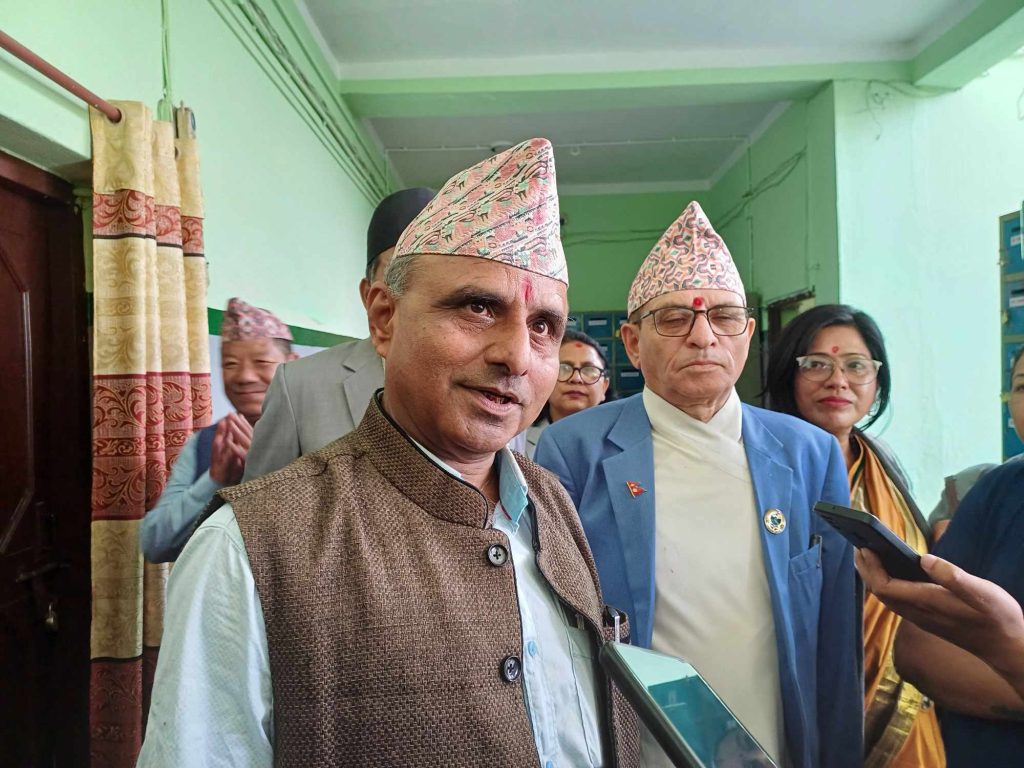 संकल्प प्रस्तावकाे पक्षमा मतदान गर्न एमालेकाे ह्वीप