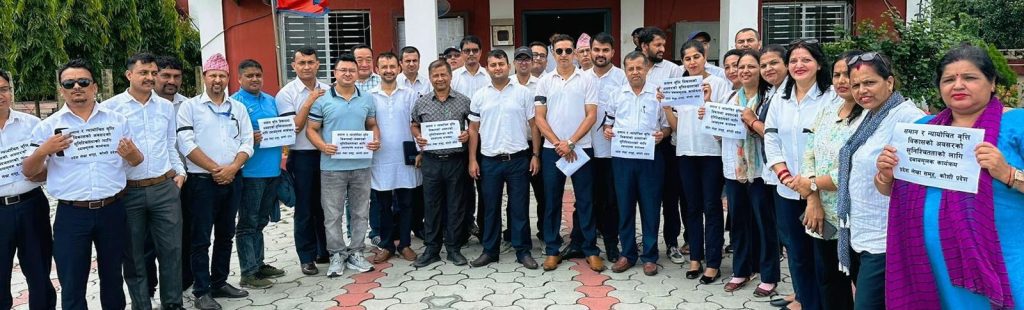 कोशी प्रदेशका लेखाका कर्मचारीहरु आन्दोलित, अर्थ मन्त्रालयमा धर्ना