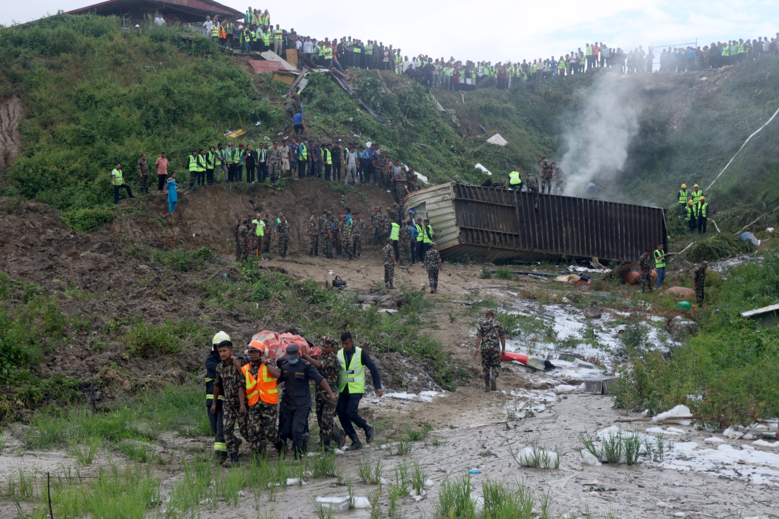 दुर्घटनाग्रस्त सौर्य एयरलाइन्सको जहाज र उद्धार (फोटो)