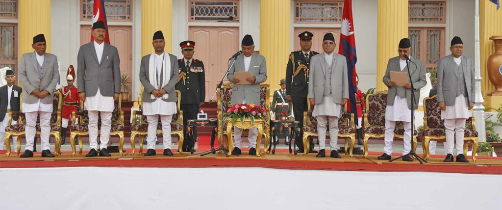 प्रधानमन्त्री ओली र २१ मन्त्रीले लिए सपथ