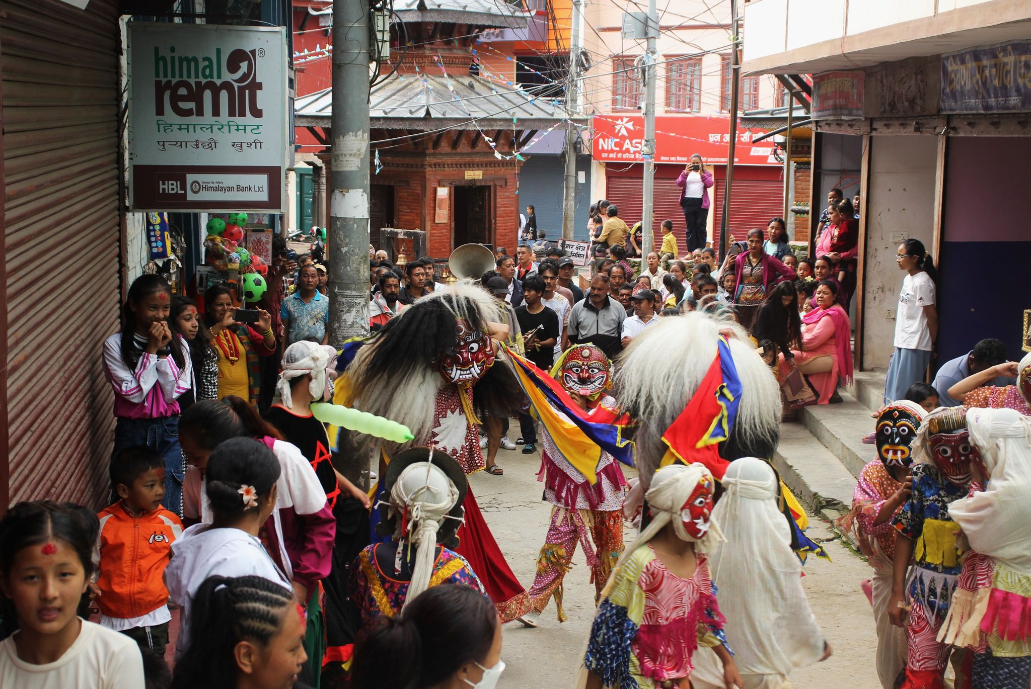 ओखलढुङ्गामा लाखे जात्राको रौनक