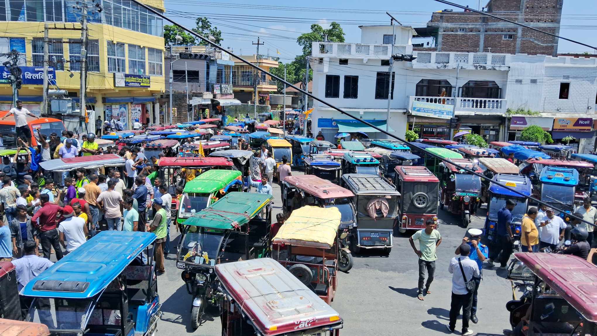 विराटनगरको मुख्य राजमार्गमा सिटी निषेध गरेपछि चालकको विरोध