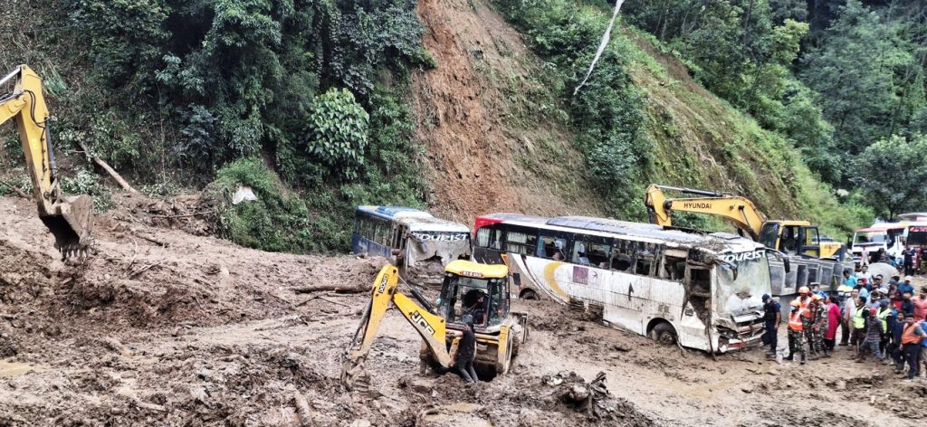 बाढीपहिरोमा परेर मृत्यु हुनेको संख्या १९२ पुग्यो