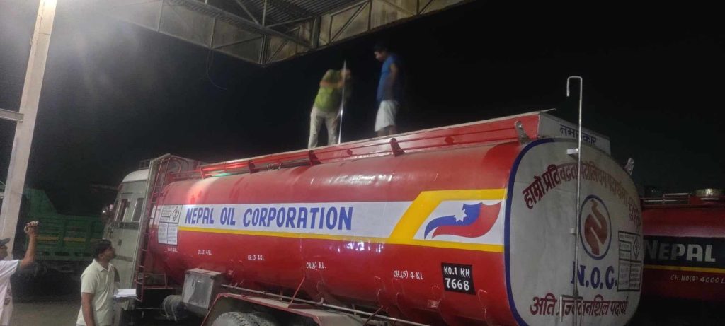 चालक र पम्प संचालक मिलेर पेट्रोलियम पदार्थको चोरी : पम्प संचालक कार्की फरार