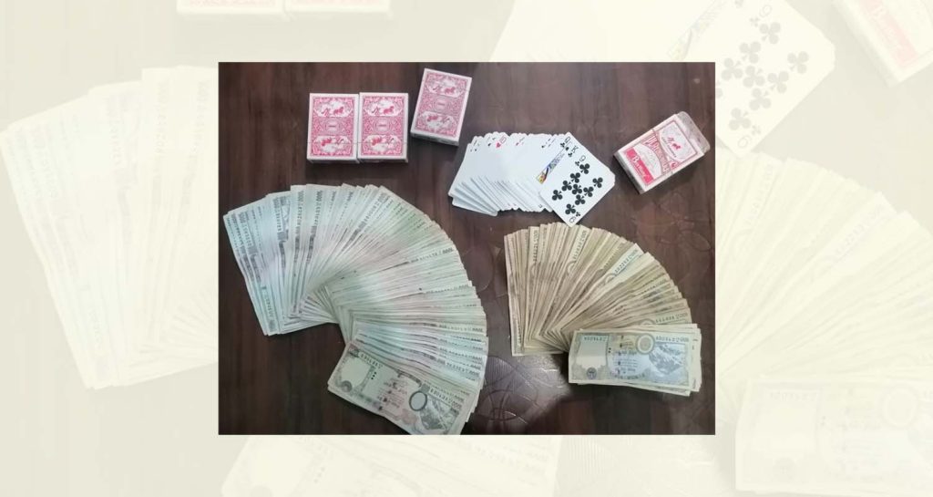 जुवा तास खेल्ने १३ जना पक्राउ, झण्डै ६ लाख रुपैयाँ बरामद