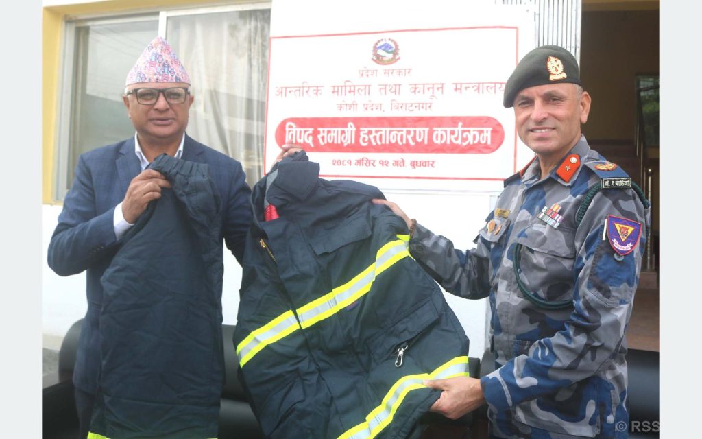सशस्त्रलाई विपद् प्रतिकार्य सामग्री हस्तान्तरण