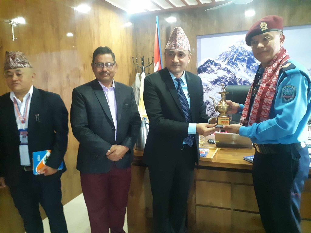 मनमोहनले प्रहरीलाई प्राविधिक शिक्षा दिने