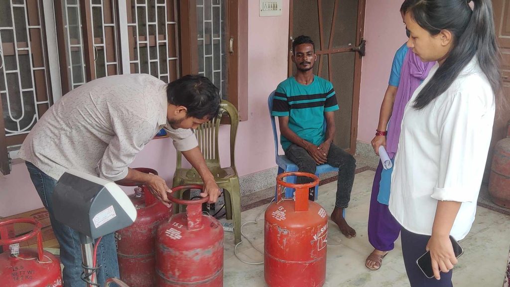 कोशी ग्यासको ठगीधन्दा : शिलप्याक सिलिन्डरमा कम ग्यास