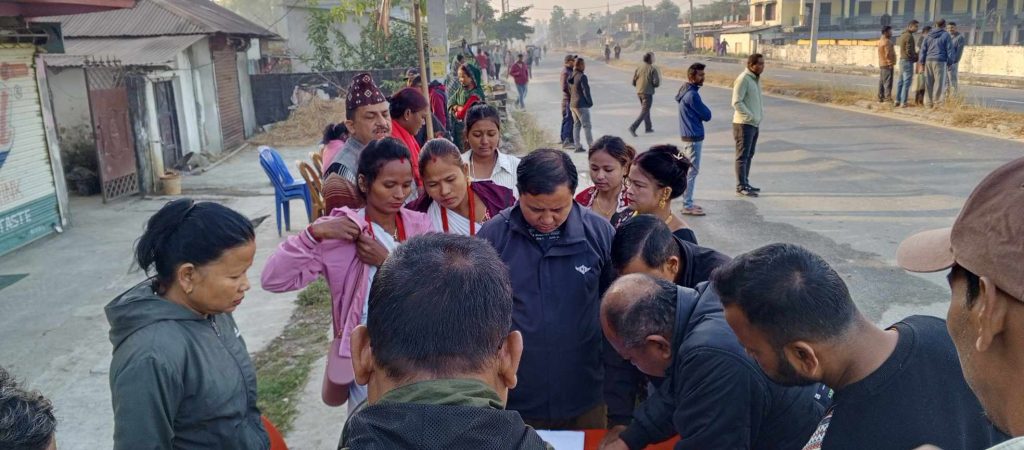 उपनिर्वाचन : ग्रामथानमा उत्साहीत मतदाता (फोटो)