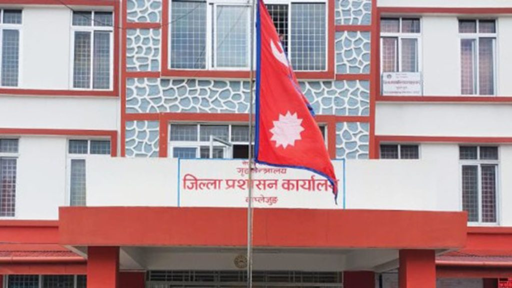 ताप्लेजुङको सदरमुकाम फुङलिङ बजारमा आज बिहानैदेखि कर्फ्यू