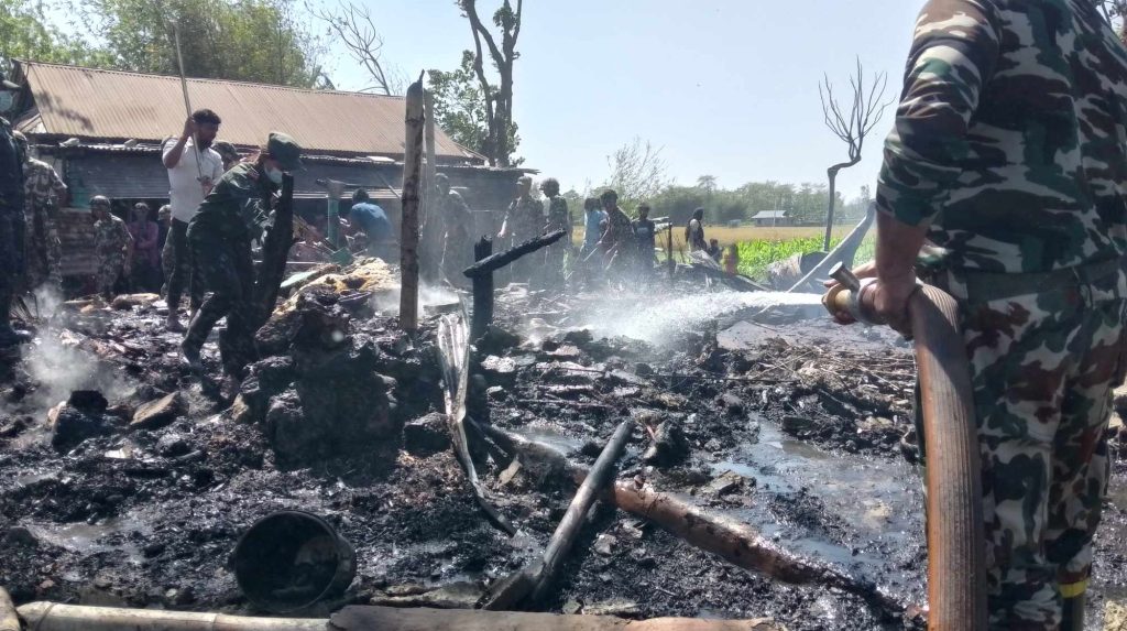 मोरङको धनपालथानमा आगलागी हुँदा २ बच्चाको मृत्यु, आधा दर्जन घर जले