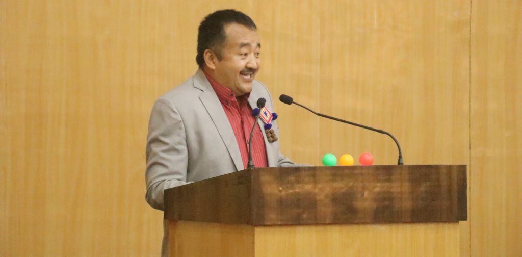 ओठे जवाफ दिँदै गए बहुमतले थाम्दैन