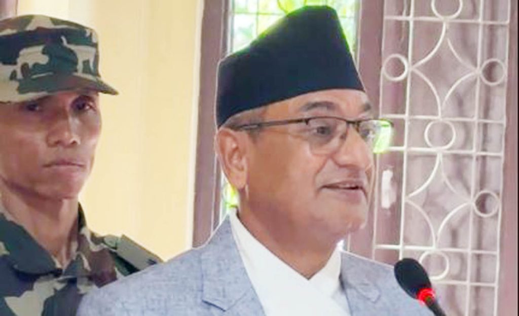 निराश हुनुहुँदैन, निराशाले आत्महत्या गराउँछ : गृहमन्त्री लेखक