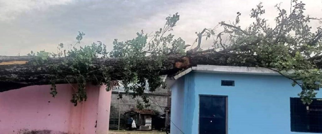 झापामा हावा हुण्डरीले घर भत्काउँदा एक जनाको मृत्यु