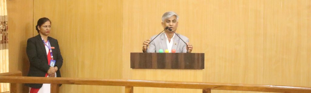 मेरो मुख थुन्न खोजियो : कार्की