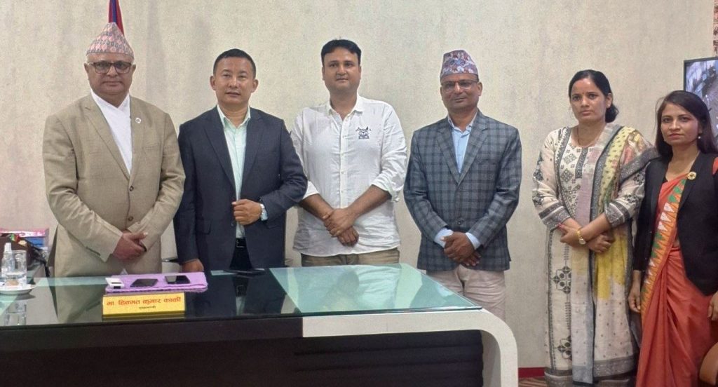 नीति तथा कार्यक्रम ल्याउनु अघि मुख्यमन्त्री कार्कीले माओवादीसँग लिए सुझाव