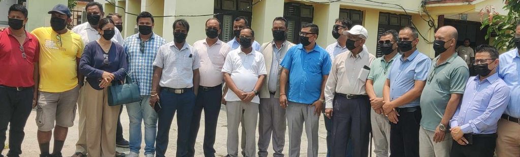 औषधि नीति सुझाव समितिको प्रतिवेदन विरुद्ध १० संघसंस्थाको विरोध, डीडीए कार्यालयमा व्यवसायीको मौन धर्ना