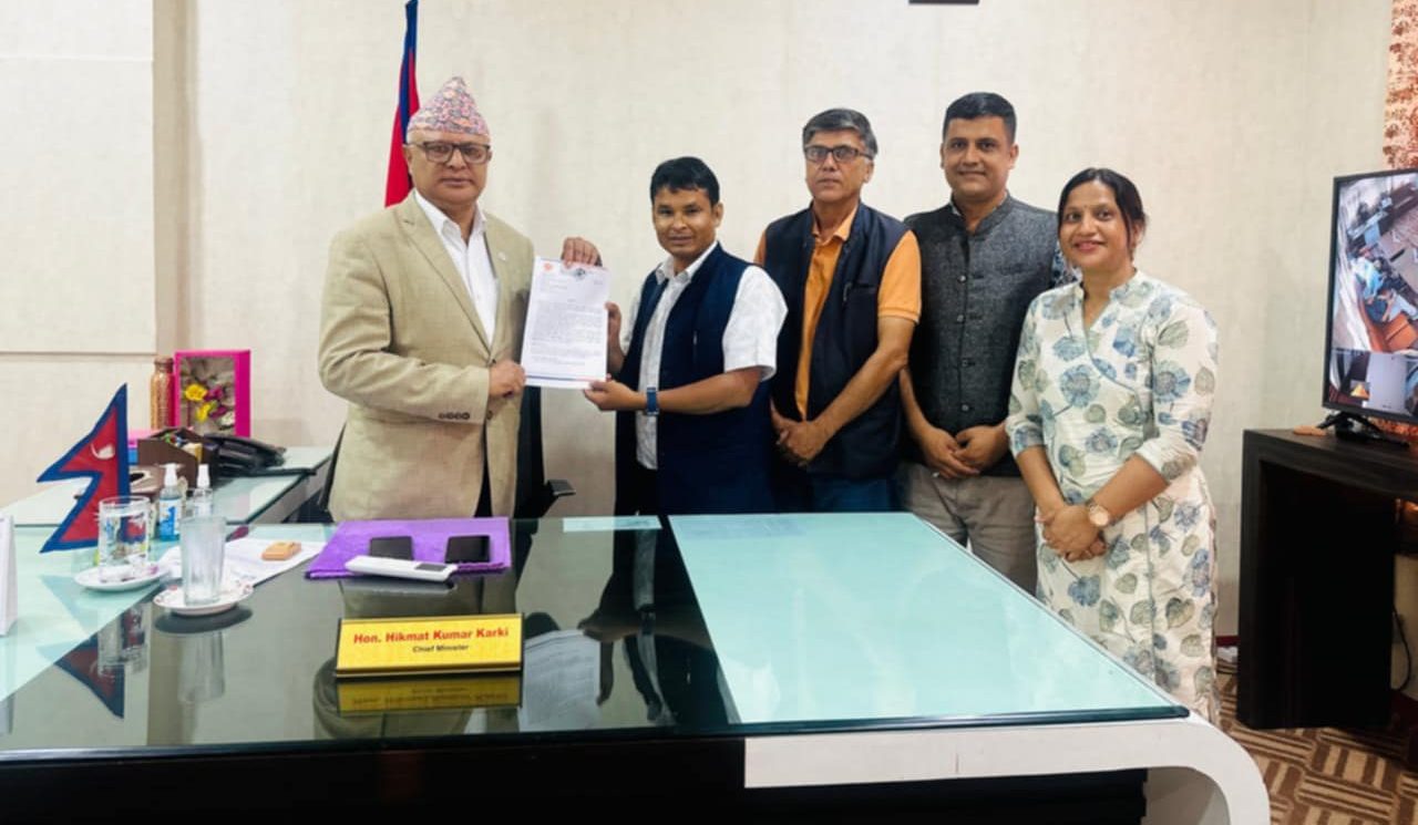 विराटनगरको विकास माग्दै मुख्यमन्त्रीलाई ज्ञापनपत्र