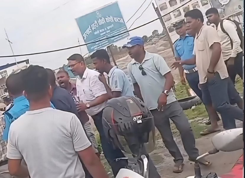 कोशी गाउँपालिकाका अध्यक्षद्वारा सुरक्षाकर्मीमाथि गालीगलौज, तीन वटा मुद्दा चलाउने तयारीमा प्रहरी
