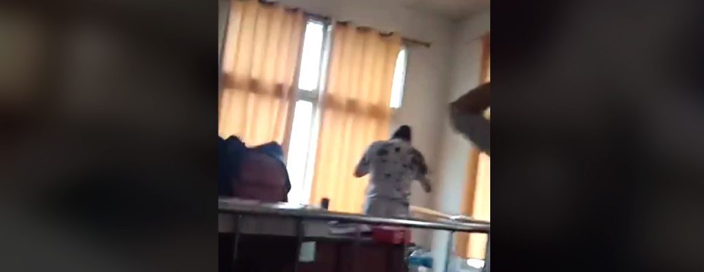 मोबाइलमा लाइभ गर्दै इजलासमा प्रवेश गरेर नेकपाका कार्यकर्ताले न्यायाधीशलाई छ्यापेका थिए मसी
