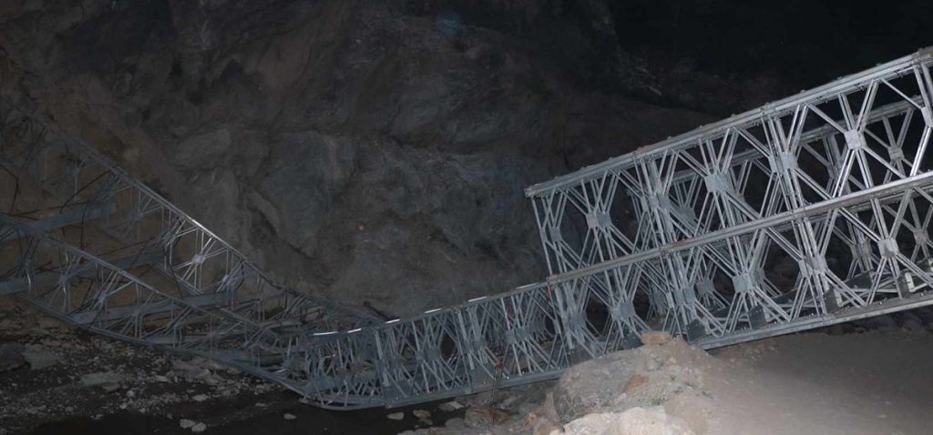 हेवाखोलाको बेलिब्रिज भाँचिएर तीनको मृत्यु : यसअघि २ पटक खोलाले बगाएको थियो पुल