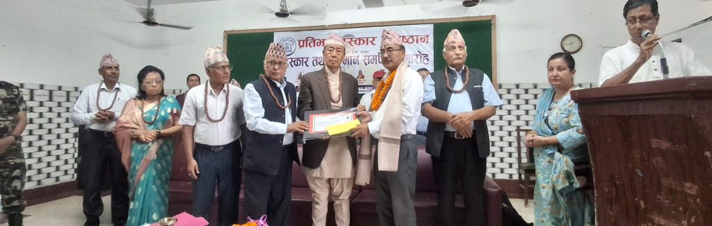 आठ जना स्रष्टा पुरस्कृत