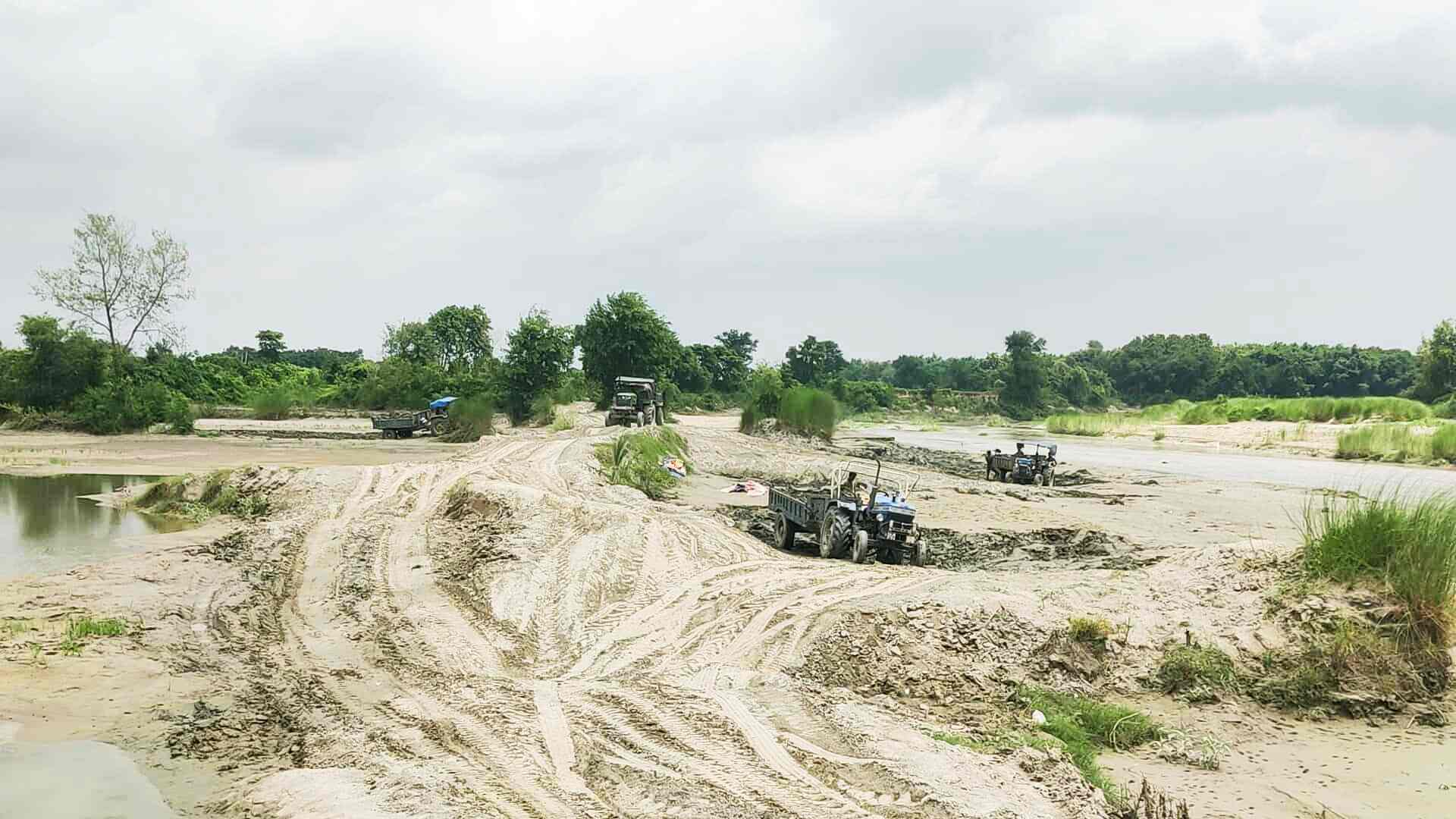 केसलियखा खोलामा माटो चोरको बिगबिगी