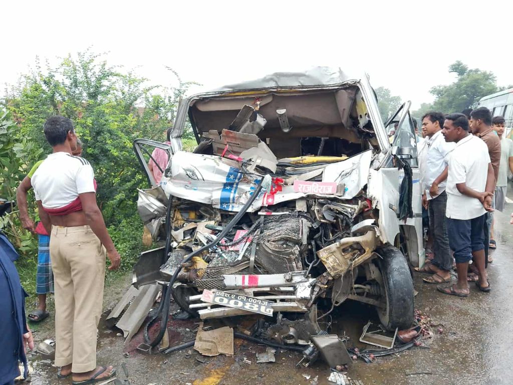 सुनसरीमा बस र विङ्गर ठोक्किँदा ५ जनाको मृत्यु