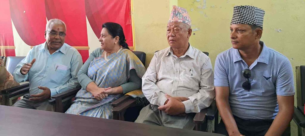 एमाले कार्यालय पुगेर कार्यकर्तालाई भण्डारीको सम्बोधनः पार्टीमा सक्रिय भइसकेको छु