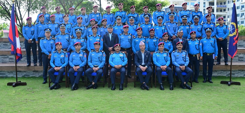 दीपक पोखरेल प्रहरी वरिष्ठ उपरीक्षकमा बढुवा, ३५ अधिकृतलाई दर्ज्यानी चिन्ह प्रदान