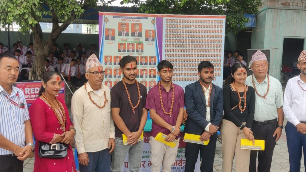 रेडस्टारले गर्‍यो उत्कृष्ट विद्यार्थीलाई पुरस्कृत, नगर प्रमुखले बढाए हौसला