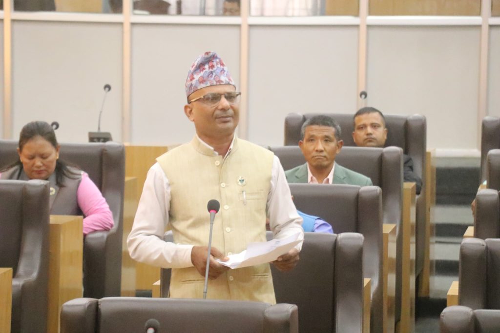 प्रधानमन्त्रीले भ्रमण रोक्नुपर्ने सुझाब