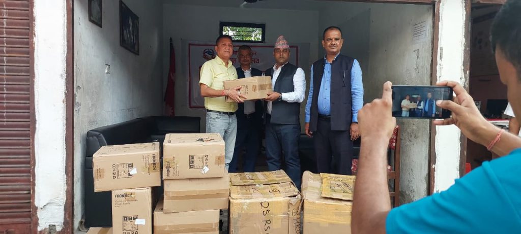 जिल्ला प्रशासन कार्यालयलाई १० थान कम्प्युटर सहयोग