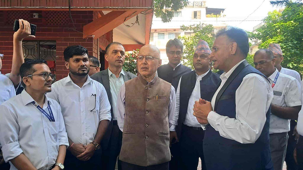 स्वकीयको सेवा सुविधा खारेज :अर्थमन्त्री खनालले भने, ‘मितव्ययीता कायम गर्न कानुनले रोक्दैन’