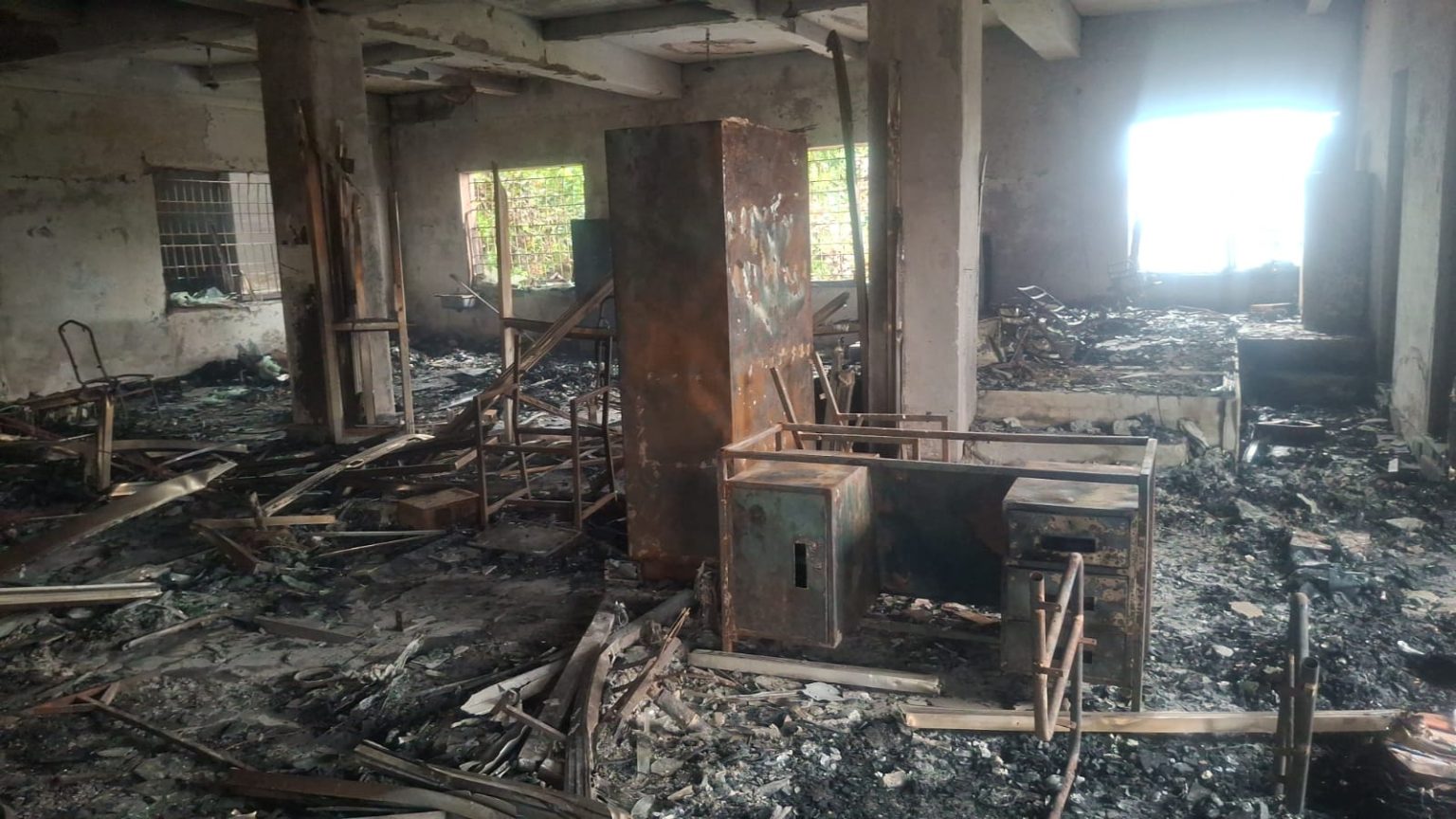 विराटनगरमा तोडफोड र लुटपाट : सरकारी सामान फिर्ता गर्न कार्यालयहरुको आग्रह