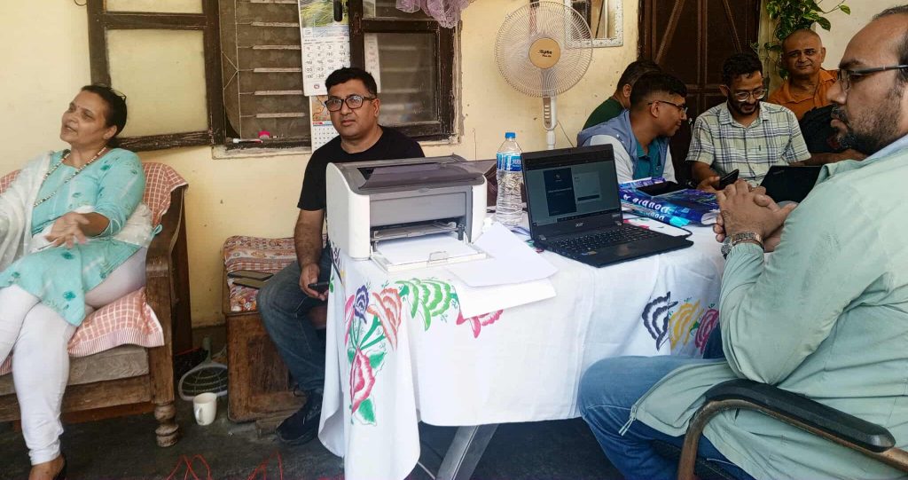 मुख्यमन्त्री कार्यालयले एउटा ल्याप्टप र प्रिन्टरबाट सुरु गर्यो काम