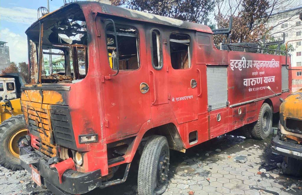 आन्दोलनको नाममा दमकल पनि जलाइयो, आगलागी भए निभाउन समस्या