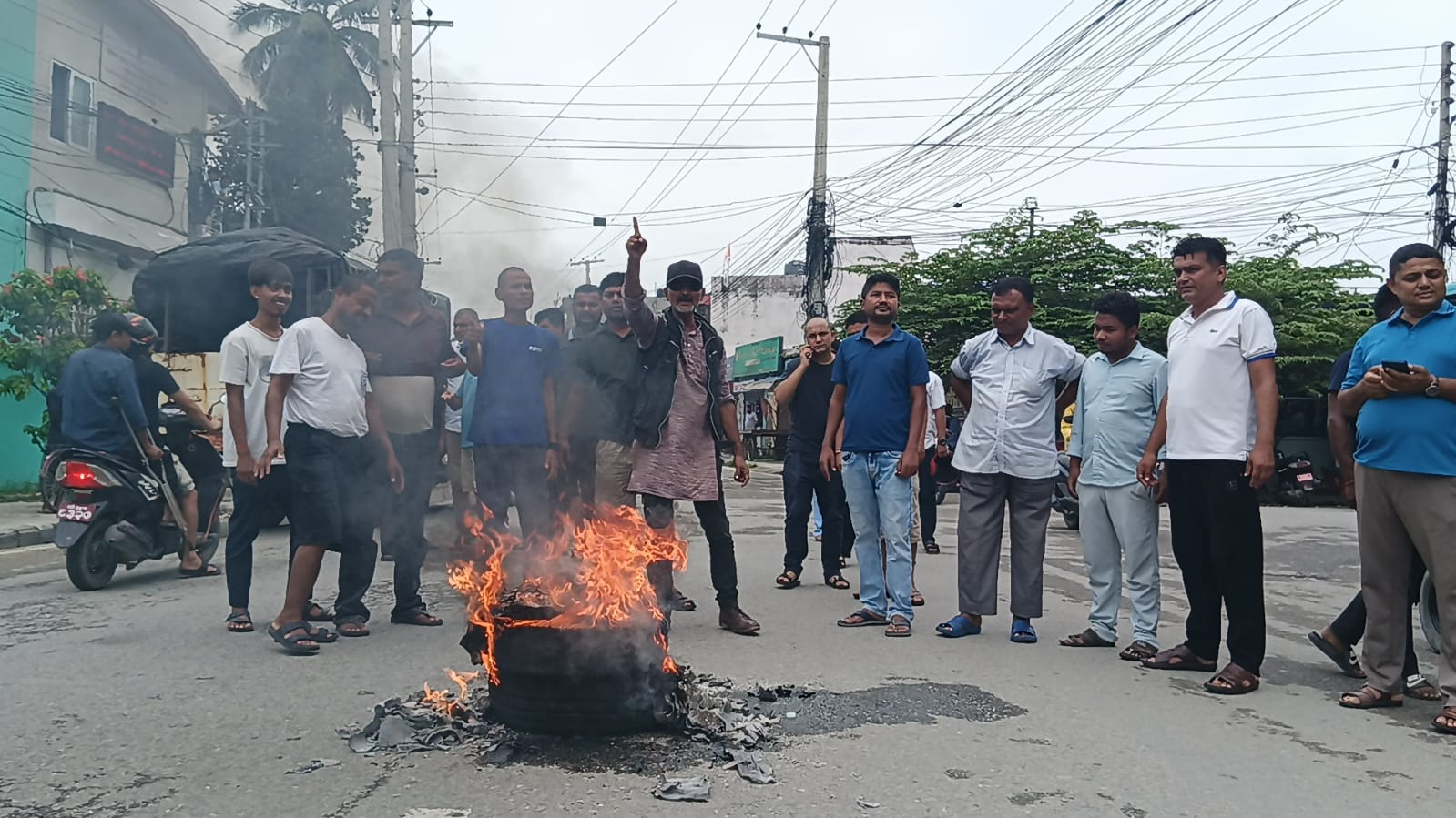विराटनगरको विभिन्न स्थानमा बिहानैदेखि प्रदर्शन (तस्बिरहरू)