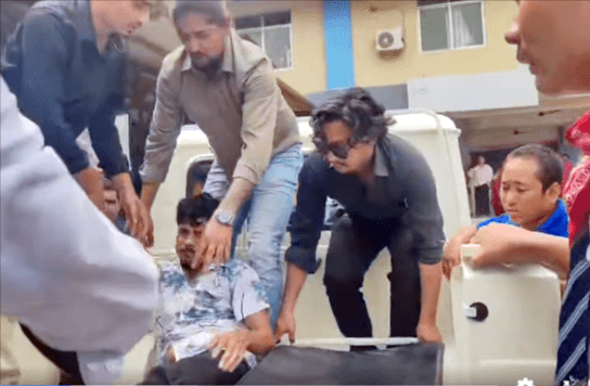 जेन–जीले प्रधानमन्त्रीको पुत्ला जलाएपछि झापाको दमकमा प्रहरीले गोली चलाउँदा एक घाइते