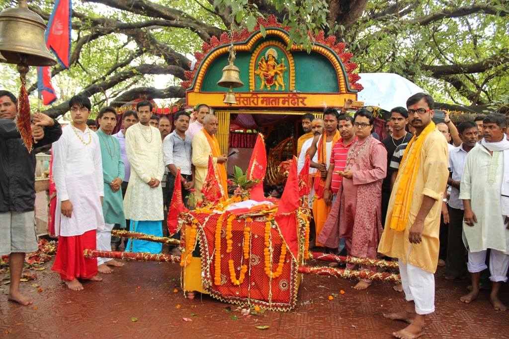 घर घरमा फूलपाती भित्र्याइँदै