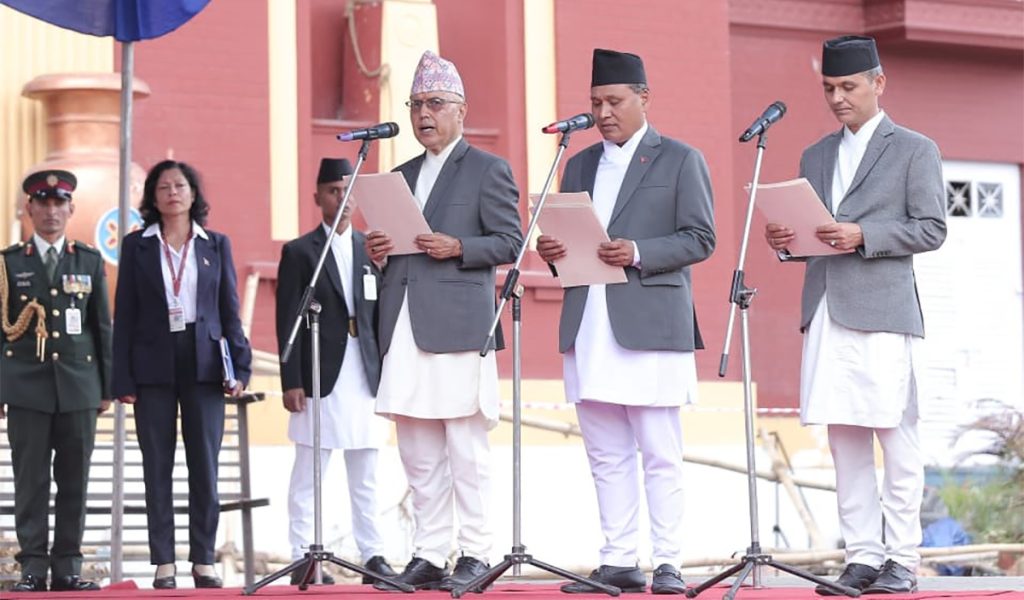 अन्तरिम सरकारका तीन मन्त्रीको सपथ : ओली सरकारबाट अपमानित कुलमानलाई तीन मन्त्रालयको जिम्मा