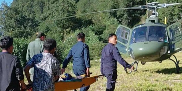 हेलिकप्टरबाट उद्धार गरी गर्भवतीलाई विराटनगर ल्याइयो