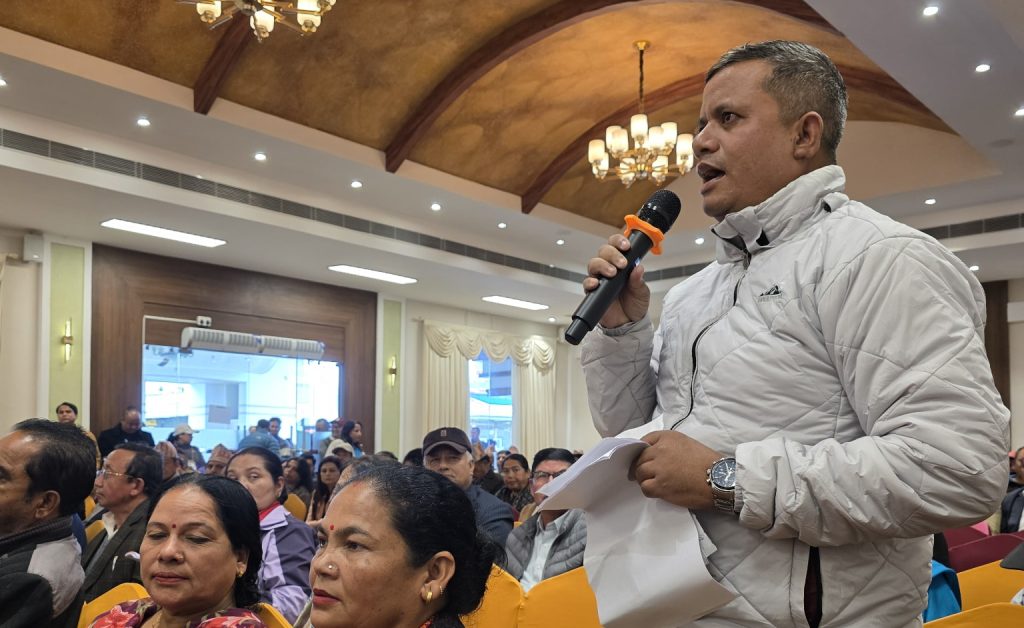 एकीकृत समाजवादीमा झलनाथमाथि प्रहार : हिजाे नै तपाईंले १७ हजारको टिका लगाउनु भएकाे हाेइन ?