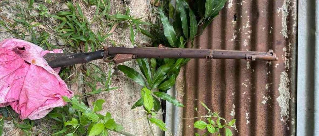 दमक प्रहरीबाट लुटिएको एक थान बन्दुक बेबारिसे अवस्थामा भेटियो