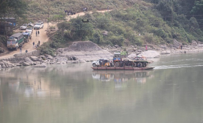 बर्खामा बन्द भएको सतिघाटको फेरी सञ्चालनमा